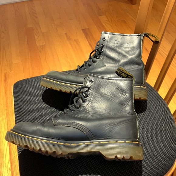 Men’s doc martens - Picture 3 of 9